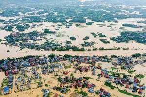 Bốn tỉnh thiệt hại nặng nề sau bão số 11, hàng nghìn ngôi nhà vẫn ngập sâu