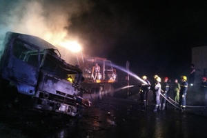 CLIP: Hai người chết cháy trong vụ đâm xe liên hoàn tại Thanh Hóa