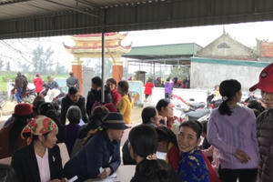 Dâng hương tại đền cá Ông ngày mồng 1 Tết: Nét tâm linh của ngư dân miền biển