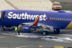 Nổ động cơ giữa trời, máy bay Mỹ hạ cánh khẩn cấp