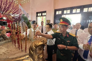 Đồng Nai: Lãnh đạo huyện Nhơn Trạch dâng hương viếng Đền thờ Liệt sĩ