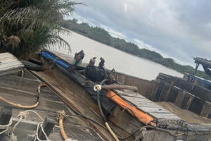 Trắng đêm vây ráp, truy quét “cát tặc” trên sông Đồng Nai Trắng đêm vây ráp, truy quét “cát tặc” trên sông Đồng Nai