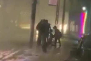 Khởi tố, bắt tạm giam người bố cầm dao cứa cổ 2 con rồi tự tử bất thành!