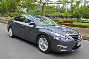 Nissan Teana giảm giá gần 200 triệu tại Việt Nam