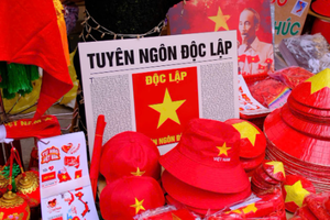 Đường phố Hà Nội trang hoàng cờ, hoa chào mừng Quốc khánh 2/9