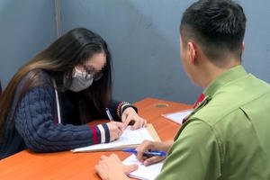 Bị đòi nợ, cô gái chuyển hướng cuộc gọi đến đường dây nóng của Bộ Công an