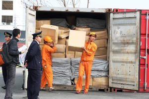 Hai container chứa tiền chất ma tuý cực độc bị bỏ tại cảng Hải Phòng Hai container chứa tiền chất ma tuý cực độc bị bỏ tại cảng Hải Phòng