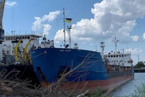 Ukraine bất ngờ bắt giữ tàu Nga để trả đũa sự cố ở eo biển Kerch