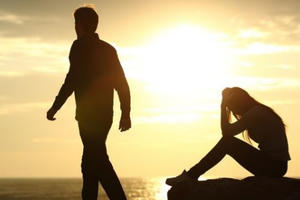 "Sao lại để người bỏ ta lần nữa?"