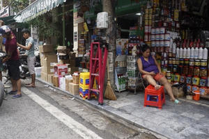 Vỉa hè Hà Nội bị "tái chiếm" sau 5 tháng dọn dẹp