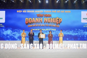 Tập đoàn Hưng Thịnh thắng lớn với loạt giải thưởng Doanh nghiệp, Doanh nhân TP HCM tiêu biểu năm 2020
