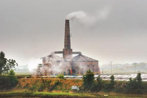 Thâm nhập lò gạch "thổ phỉ": Thanh tra xây dựng đòi 250 triệu đồng "bảo kê"