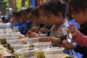 “Đông ấm 2023 - Hơi ấm yêu thương”: Mang yêu thương xua đi giá lạnh trên vùng cao