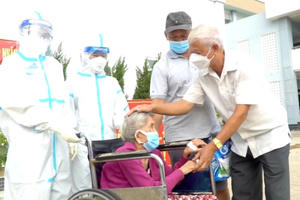 Cụ bà 102 tuổi ở Tây Ninh chiến thắng COVID-19 sau 14 ngày điều trị