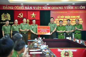 Công an Hà Nội hỗ trợ 3 tỷ đồng cho tỉnh Tuyên Quang xóa nhà tạm, dột nát
