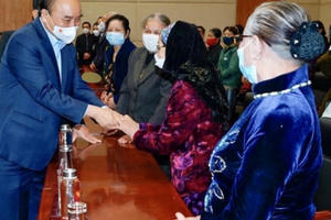 Chủ tịch nước Nguyễn Xuân Phúc tặng quà Tết các gia đình chính sách tại Hải Phòng Chủ tịch nước Nguyễn Xuân Phúc tặng quà Tết các gia đình chính sách tại Hải Phòng