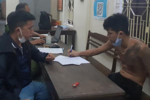 Bàng hoàng với cảnh nam thanh niên vác rựa chém cụ bà 76 tuổi tử vong tại chỗ