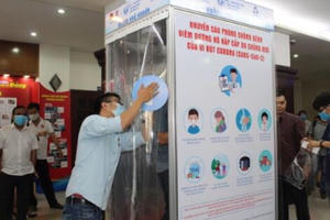 Buồng khử khuẩn toàn thân 18 triệu đồng/chiếc vừa ra mắt đã cháy hàng