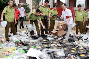 Bản tin Kinh tế Plus: Vấn nạn hàng giả, hàng nhái đang đe dọa nền kinh tế