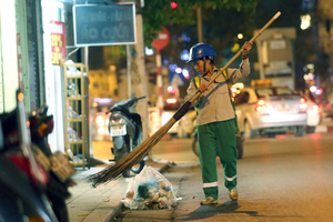 Hãy tôn trọng sự vất vả của mỗi người lao công Hãy tôn trọng sự vất vả của mỗi người lao công
