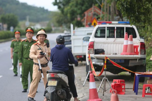 CSGT Thanh Hóa chốt chặn khép kín ngày đêm, kiên quyết xử lý "ma men" lái xe
