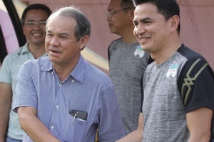 Bầu Đức: "Kiatisuk muốn vô địch là chuyện của anh ấy, tôi không muốn thế"