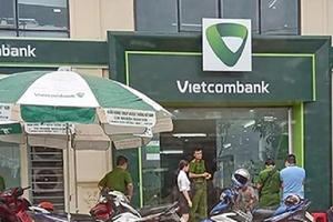 Thanh Hóa: Công an ráo riết truy tìm đối tượng hùng hổ vác súng cướp ngân hàng, bắn bảo vệ bị thương