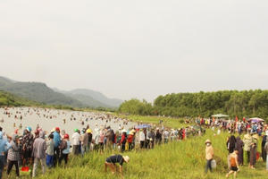 Độc đáo lễ hội đánh cá Đồng Hoa