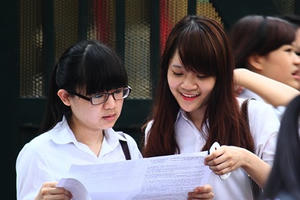 Hà Nội: Một học sinh kí thay cả lớp khi nộp hồ sơ ĐKDT