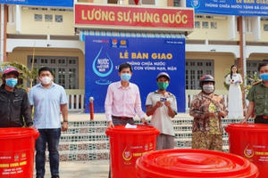 Tuổi trẻ Công an Đồng Nai cùng dân chống dịch Covid-19, chia sẻ khó khăn các vùng xâm nhập mặn