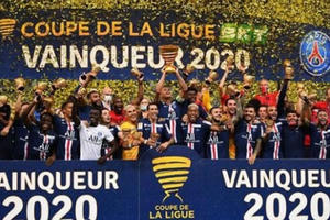 Paris Saint-Germain hoàn tất 'cú ăn ba' sau loạt luân lưu may rủi