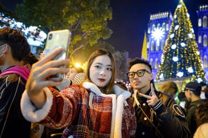 Người dân Thủ đô rộn ràng đón Giáng sinh 2022