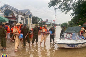 Cục CSGT khẩn trương ứng cứu người dân vùng lũ tại Thanh Hóa