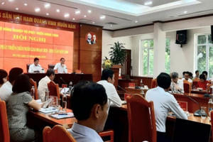 Bộ trưởng Bộ NN&PTNT: Soi kính hiển vi mới thấy vài sản phẩm chăn nuôi xuất khẩu