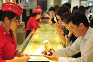 Giá vàng hôm nay 10/3: Vàng SJC sụt giảm liên tục