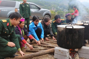 Quảng Ninh: Những chiếc bánh chưng thắm đầy tình nghĩa quân dân