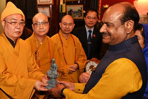 Đoàn đại biểu Hạ Nghị viện Cộng hòa Ấn Độ Thăm chùa Trấn Quốc - Hà Nội