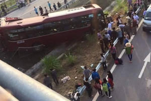 Tai nạn trên cao tốc Nội Bài - Lào Cai, hàng chục người thương vong