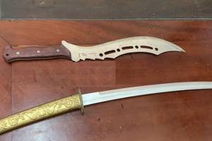 Cặp đôi nhí dí dao, kiếm vào cổ nạn nhân gây ra liên tiếp 4 vụ cướp tài sản