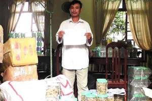 Bắt giữ 3 đối tượng buôn thuốc đông y không rõ nguồn gốc Bắt giữ 3 đối tượng buôn thuốc đông y không rõ nguồn gốc