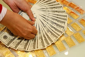 Vàng chạm đáy, giảm 100 nghìn đồng/lượng