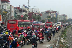 Hà Nội đóng cửa bến xe khách Giáp Bát, Gia Lâm