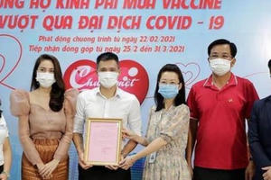 Các nghệ sĩ nhiệt tình ủng hộ mua vắc xin vượt qua Covid-19