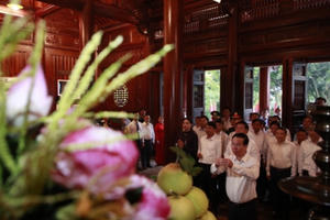 Chủ tịch nước Võ Văn Thưởng dâng hương tưởng niệm Chủ tịch Hồ Chí Minh nhân dịp kỷ niệm 65 năm ngày Bác Hồ lên thăm Lào Cai