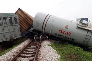 Tàu hoả lật tại Nghệ An: Địa phương phớt lờ chỉ đạo của tỉnh