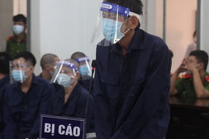 Cãi cọ chuyện tiền nong, chồng vung dao đâm vợ nhiều nhát