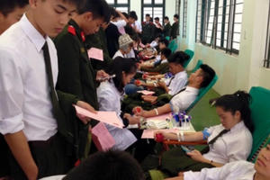 Chia giọt máu hồng, cùng nhau đón xuân