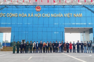 Lô hàng điện tử triệu USD mở hàng thông quan qua Cửa khẩu Cầu Bắc Luân 2