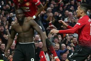 M.U 3-2 Southampton: Phô diễn sức mạnh, trở lại top 4