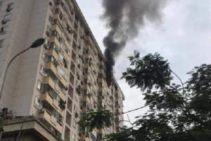 Hà Nội: Nổ bình ga, cháy lớn tại chung cư ở Nam Trung Yên